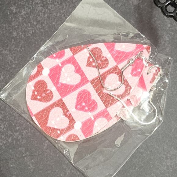 Boutique New faux leather teardrop patchwork hearts drop earrings - Picture 2 of 7